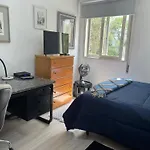 Quarto Com Area De Trabalho