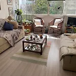 Quarto Com Area De Trabalho